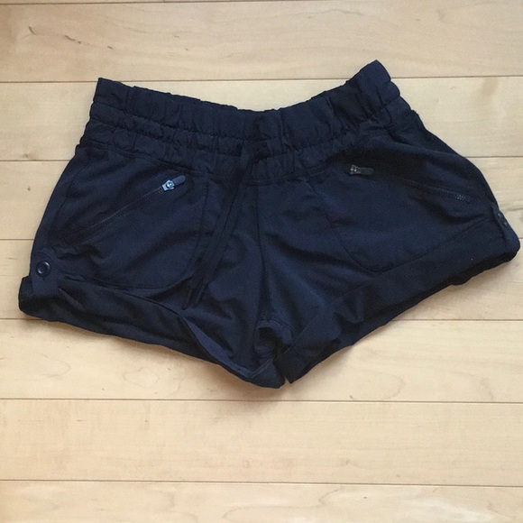 Zella elastic waist stay-dry shorts - Picture 3 of 3